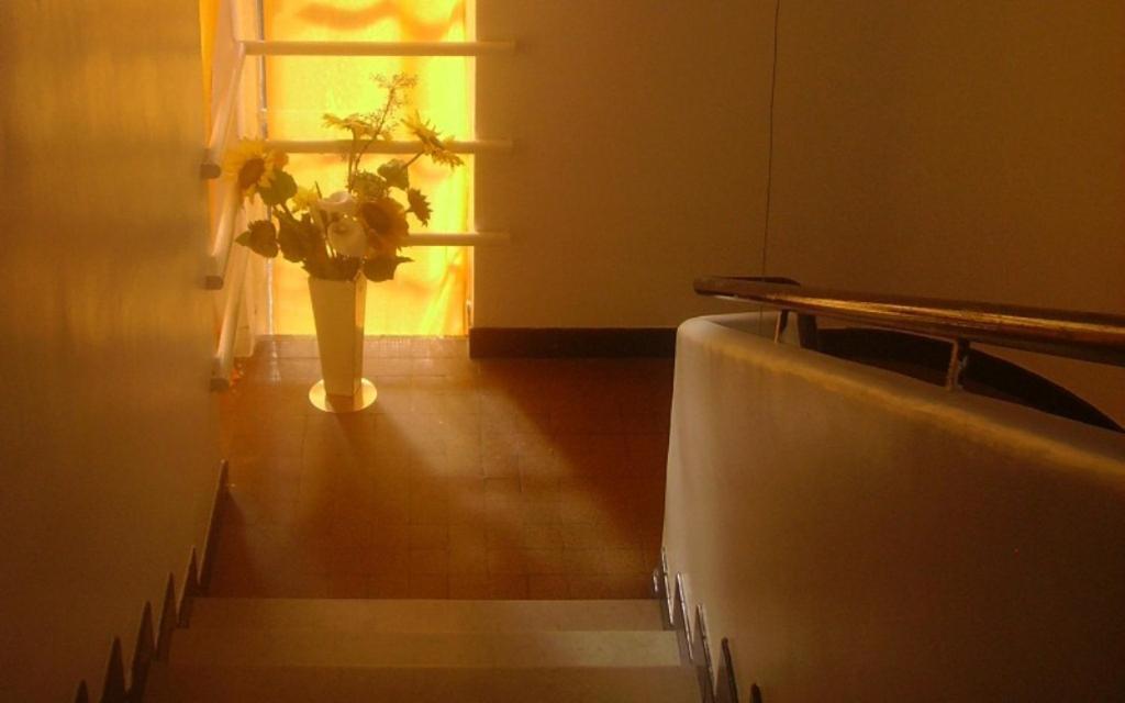 Rex Hotel Maubeuge Bagian luar foto